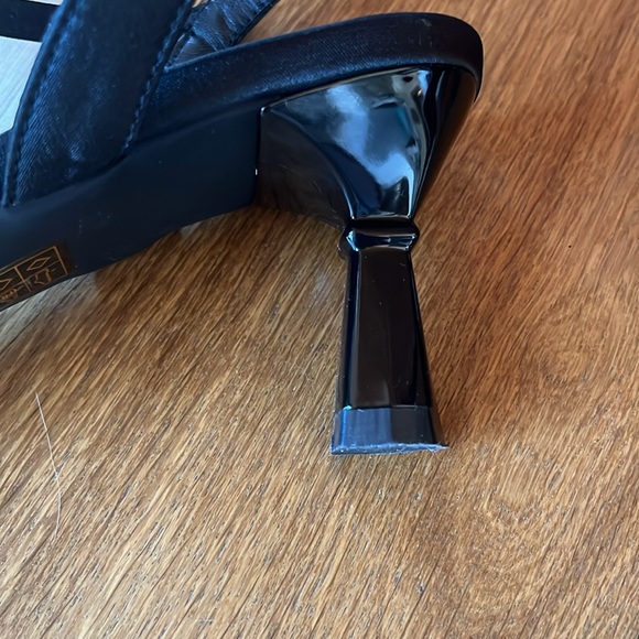 Kitten heel diamanté sandals - Picture 5 of 8